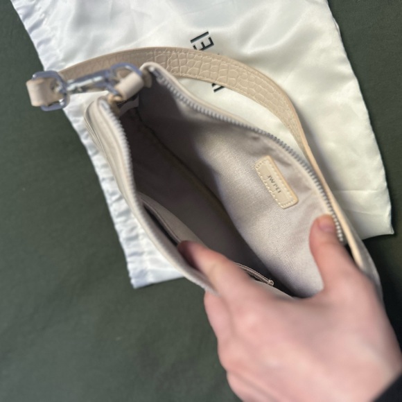 JW PEl ivory Croc shoulder bag - Picture 4 of 6